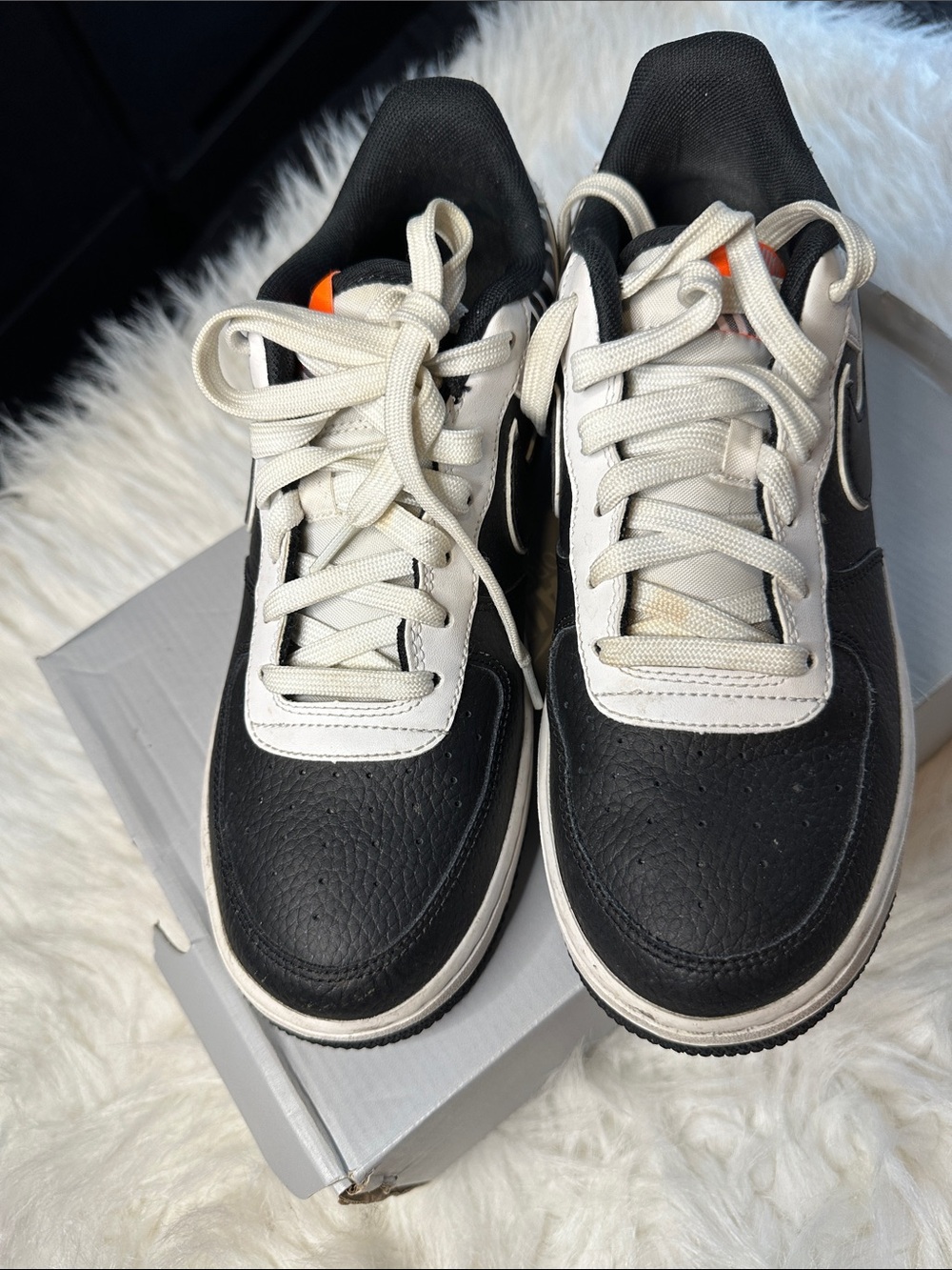 Nike Kids Black, White & Orange Low-Top Sneakers Nike size 7y